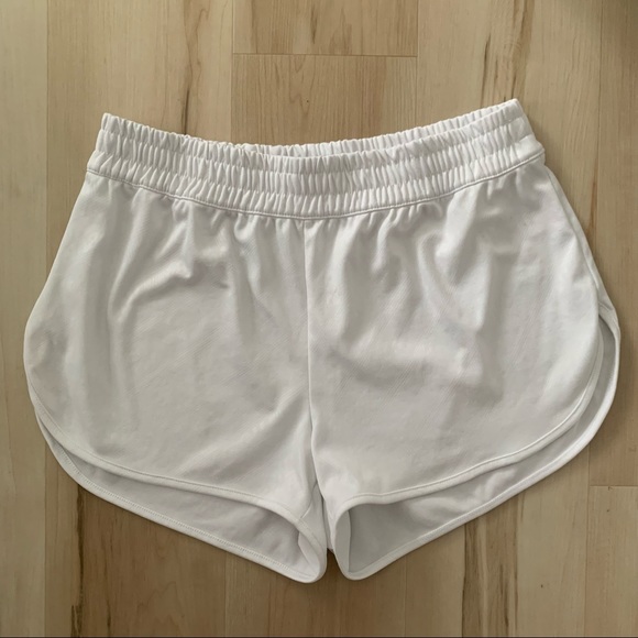 TNA Aritzia White Gym Shorts - Picture 1 of 6